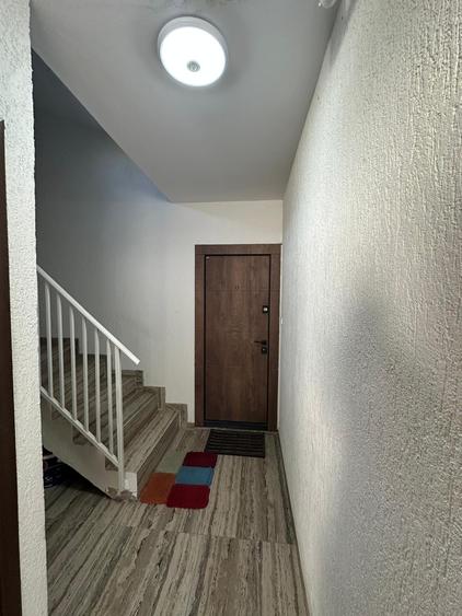 Apartament cu 3 camere semidecomandat în Giulești
