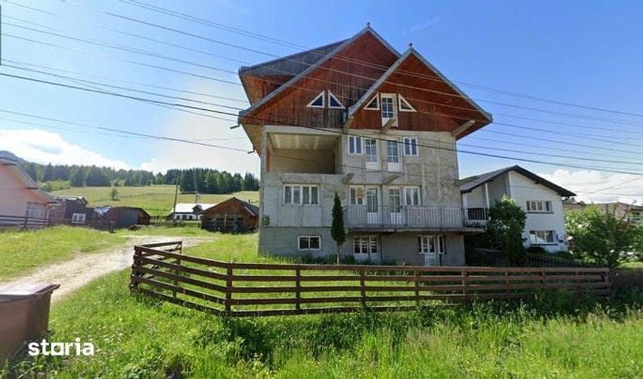 Casă cu 6 camere cu Teren 1326 Mp în Panaci