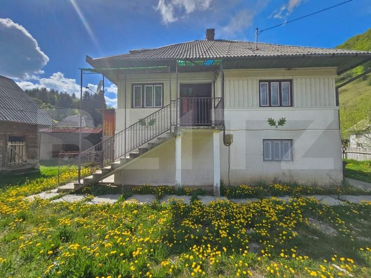 Casă individuală cu 5 camere cu Teren 2000 Mp în Ghioncani