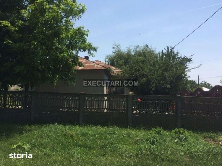 Casă cu 2 camere cu Teren 1544 Mp în Central