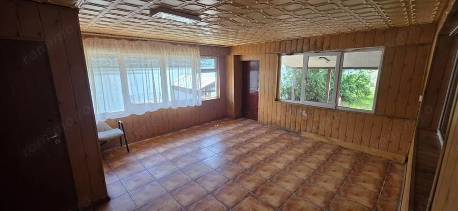 Spațiu comercial, de 700 mp, în Berzasca