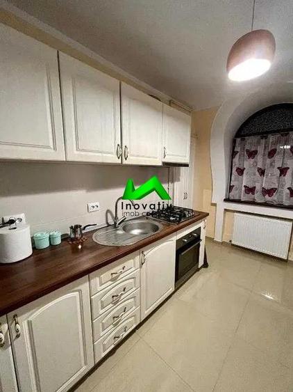 Apartament cu 3 camere decomandat, mobilat în Central