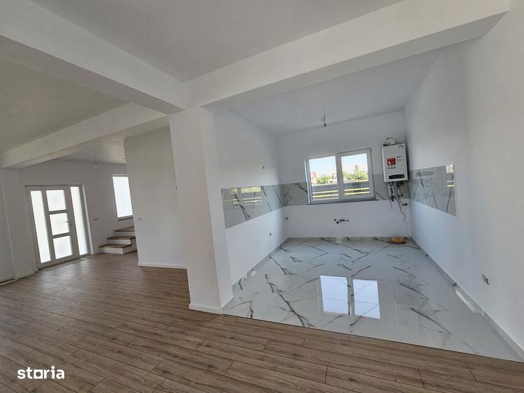 Casă cu 4 camere cu Teren 350 Mp în Rediu