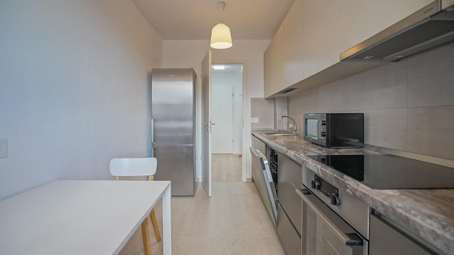 Apartament cu 2 camere decomandat, mobilat în Tractorul