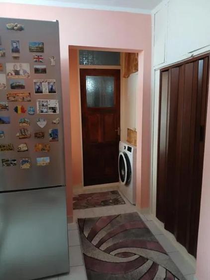 Apartament cu 2 camere decomandat în Calarași 4