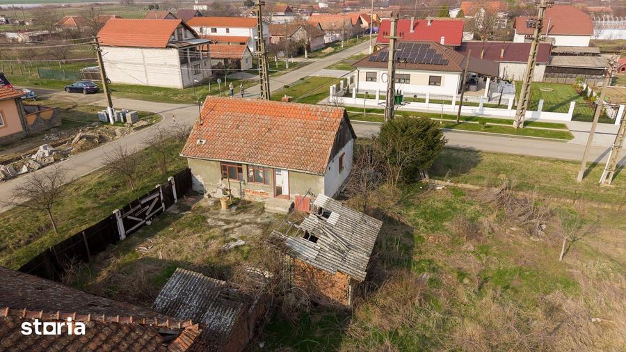 Casă cu 2 camere cu Teren 1570 Mp în Ghioroc
