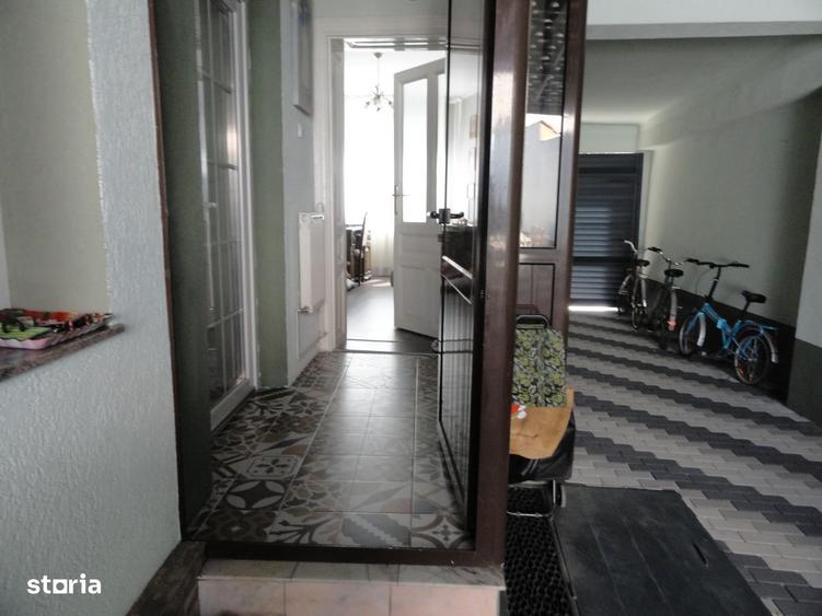 Casă cu 4 camere în Central
