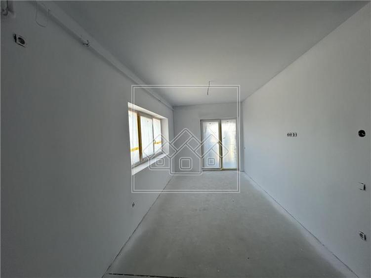 Apartament 2 camere la cheie + balcon, bloc nou, cu lift, etaj 1 - 4
