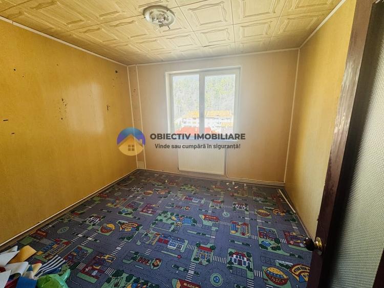 Apartament cu 4 camere semidecomandat în Mărăței