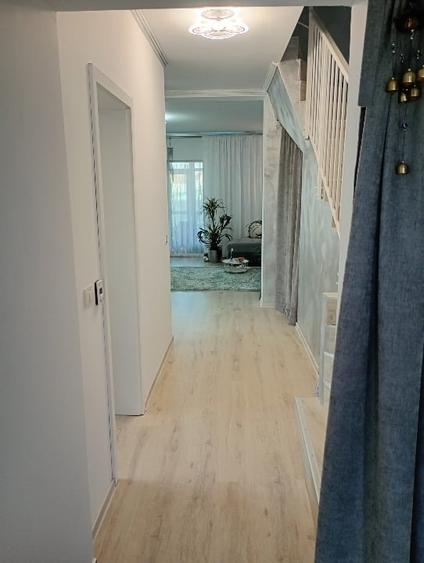 Duplex cu 5 camere cu Canalizare în Utvin