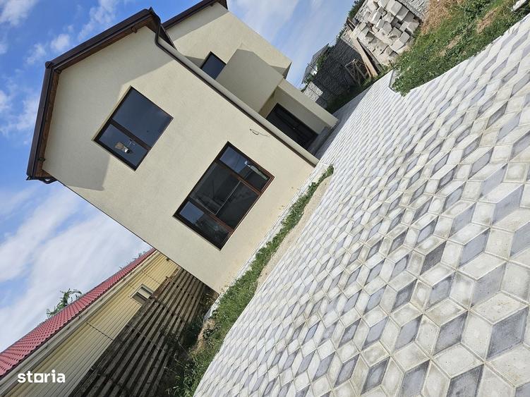 Casă cu 4 camere în Dragomirești-Deal
