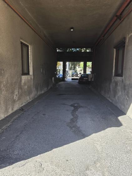 Casă individuală cu 15 camere cu Canalizare în Dorobanți