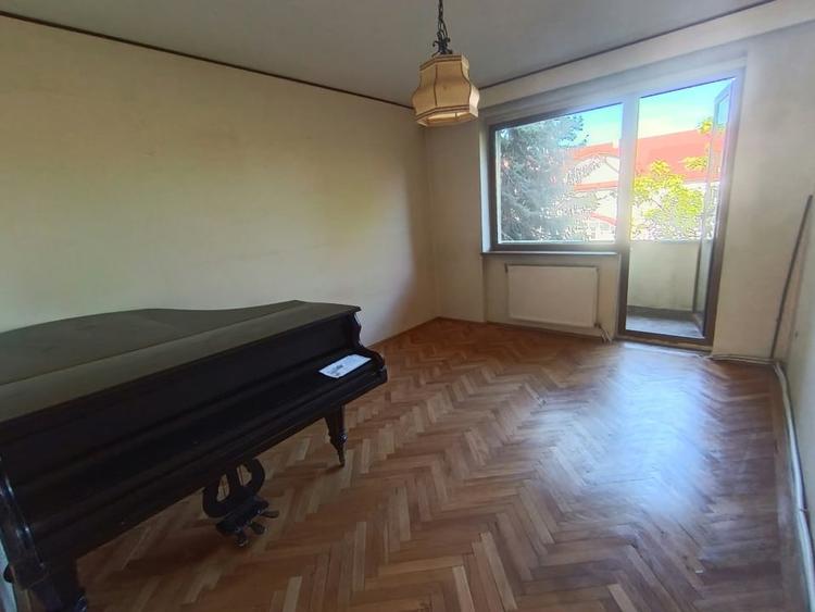 Apartament cu 4 camere decomandat în Săsar