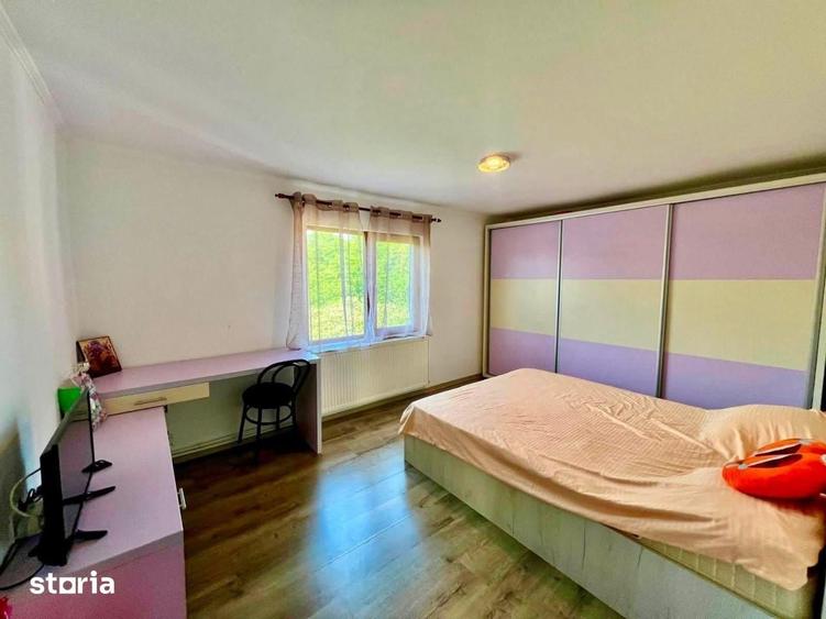 Casă cu 5 camere cu Teren 551 Mp în Moșoaia