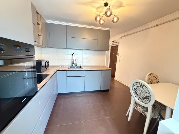 Apartament cu 3 camere semidecomandat, mobilat în Circumvalațiunii