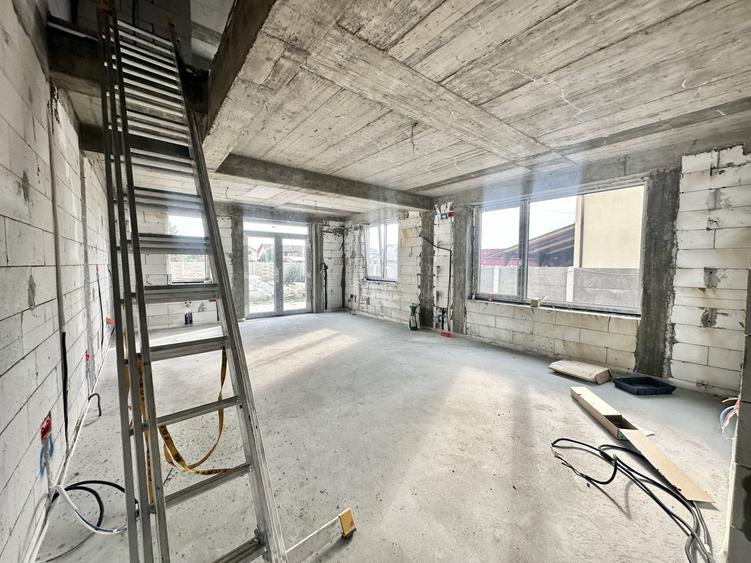 Duplex cu 5 camere cu Canalizare în Moșnița Nouă