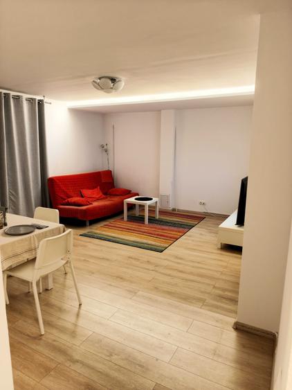 Apartament cu 3 camere decomandat în Jiului