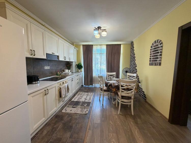 Apartament cu 3 camere decomandat, mobilat în Nord-Est