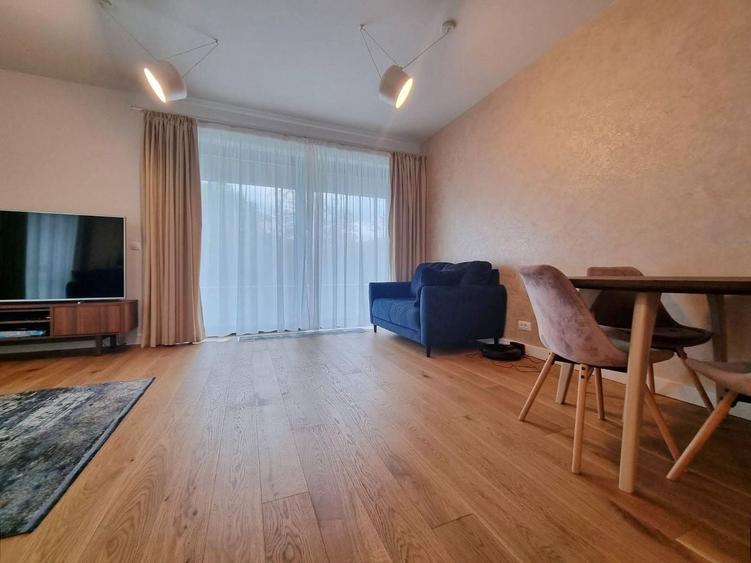 Apartament cu 3 camere decomandat, mobilat în Drumul Poienii