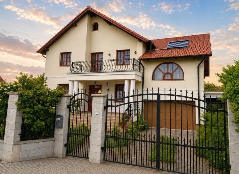 Casă individuală cu 5 camere cu Teren 1440 Mp în Aradul Nou