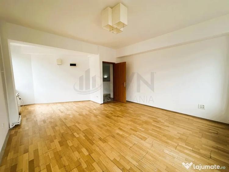 Casă cu 7 camere cu Teren 380 Mp în Domenii