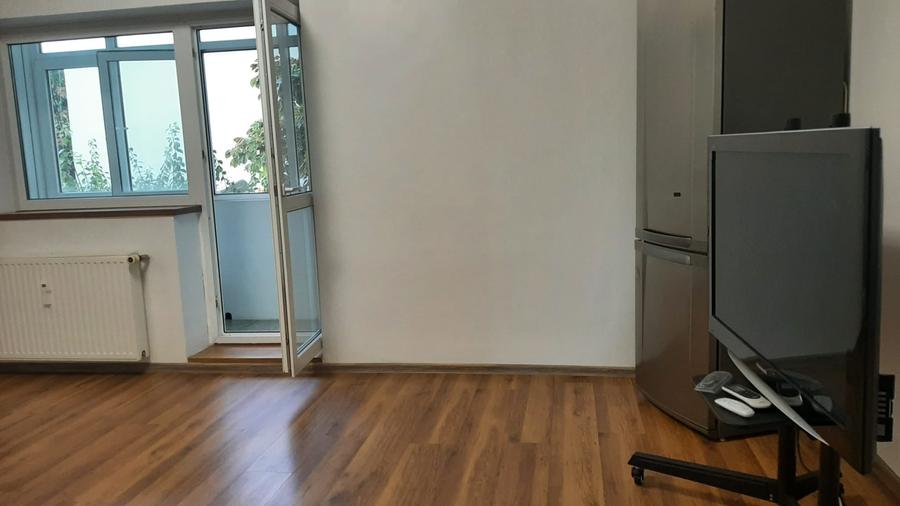 Apartament cu 3 camere decomandat în Dristor