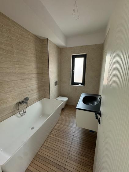 Casă individuală cu 4 camere cu Canalizare în Ghencea