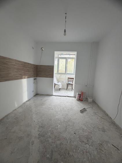 Apartament cu 3 camere decomandat în Berceni