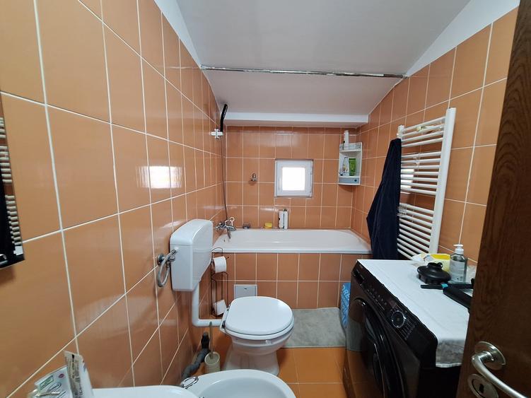 Apartament cu 2 camere decomandat, mobilat în Freidorf