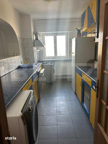Apartament cu 4 camere semidecomandat în Calea București