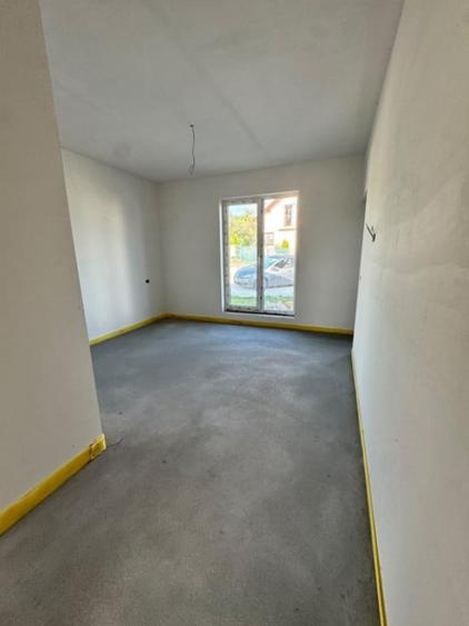 Casă cu 4 camere cu Teren 694 Mp în Satu Nou de Jos