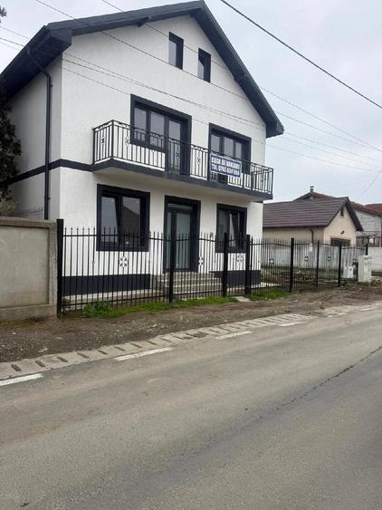 Casă cu 6 camere cu Teren 178 Mp în Central