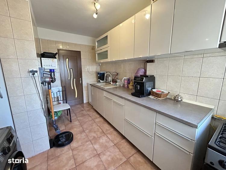 Apartament cu 3 camere decomandat, mobilat în Titan