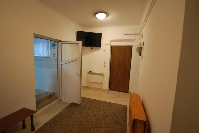Apartament cu 3 camere decomandat în Mitropolie
