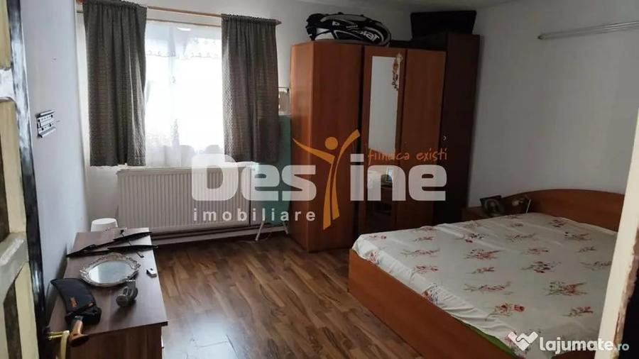 Casă cu 7 camere cu Teren 775 Mp în Păulești