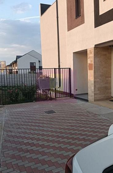 Casă cu 4 camere cu Teren 150 Mp în Central