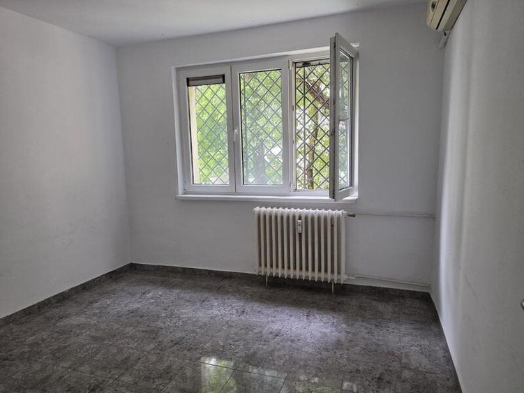 Apartament cu 3 camere decomandat în Dristor