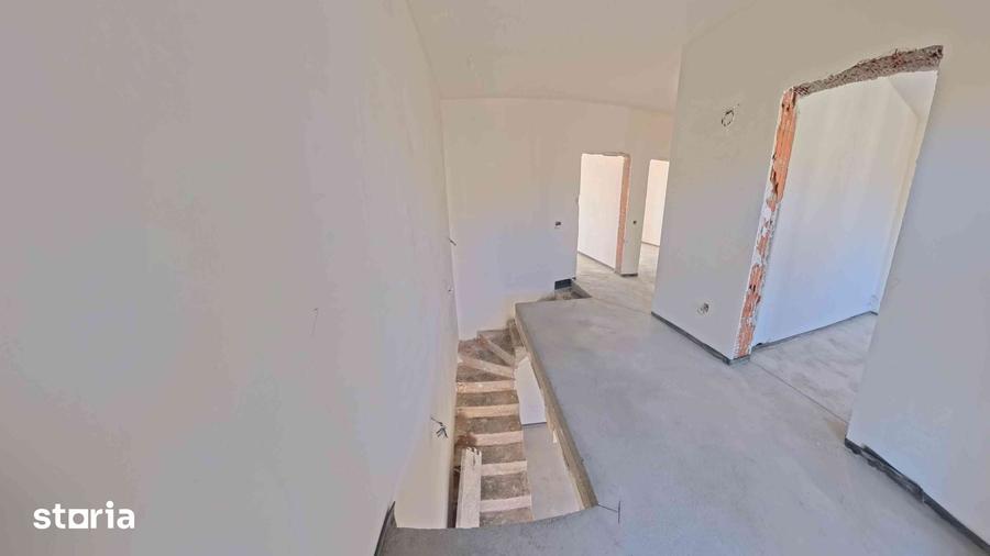 Casă cu 4 camere cu Teren 400 Mp în Oncea