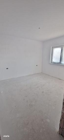 Casă cu 4 camere în Ștefănești