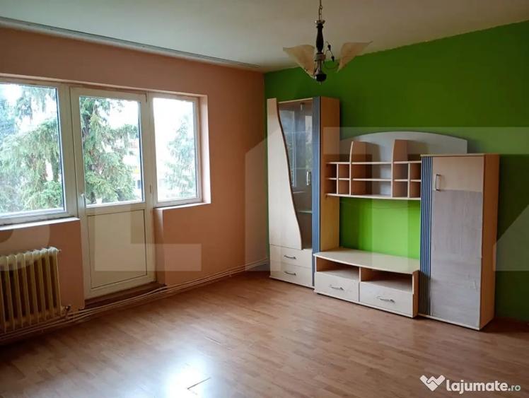 Apartament cu 2 camere semidecomandat, mobilat în Simeria