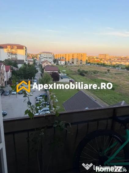 Apartament cu 3 camere, mobilat în Roșu