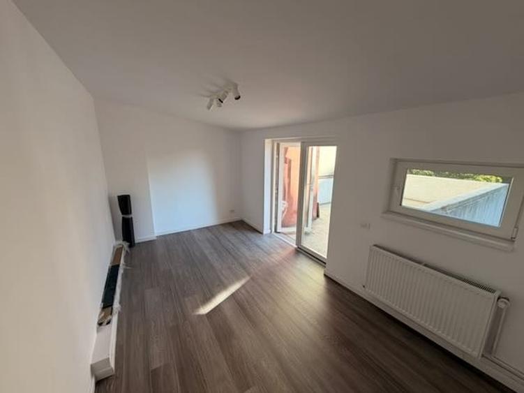 Apartament cu 6 camere decomandat, mobilat în Clucerului