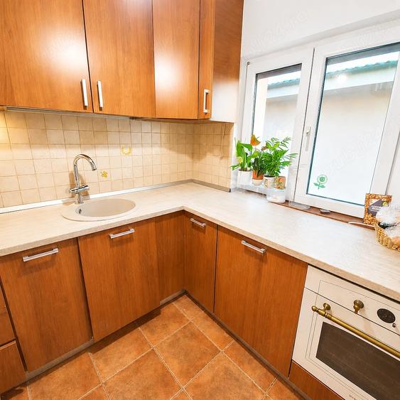 Casă cu 8 camere cu Teren 225 Mp în Ghiroda
