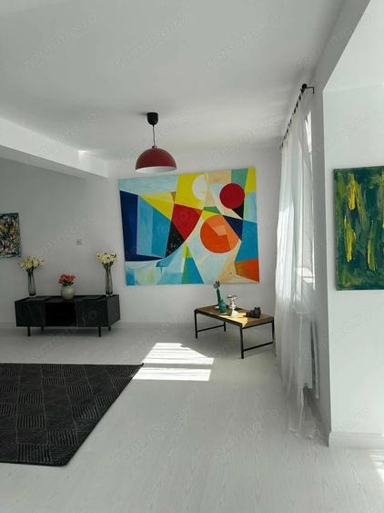 Casă cu 8 camere cu Teren 252 Mp în Ultracentral