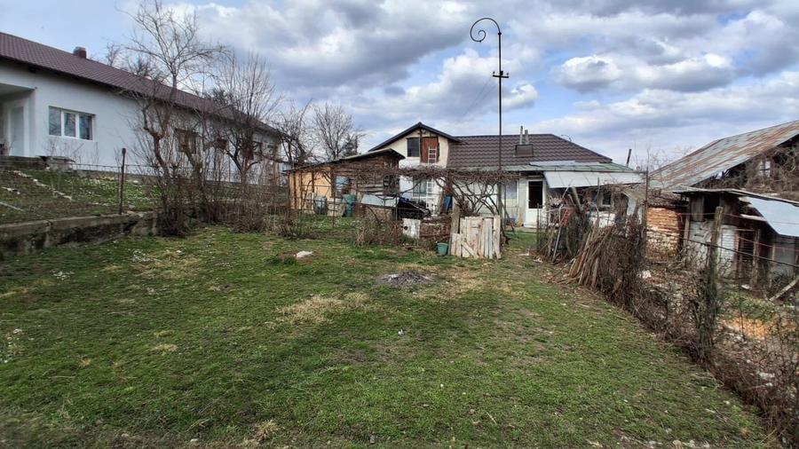 Casă individuală cu 4 camere cu Teren 1600 Mp în Autogară