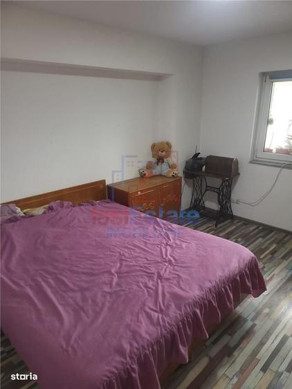 Apartament cu 4 camere decomandat în Nicolina