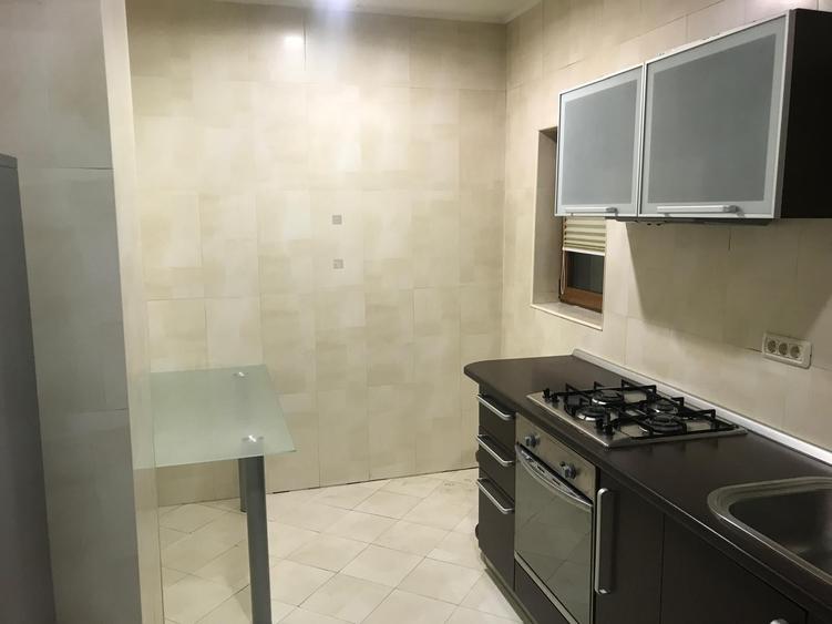 Apartament cu 4 camere circular în P-ța Unirii