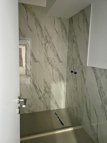 Apartament cu 5 camere semidecomandat în Central
