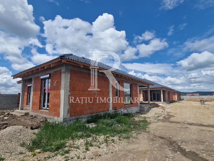 Casă individuală cu 4 camere cu Canalizare în Oșorhei