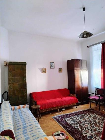 Casă cu 4 camere decomandat în Exterior Vest